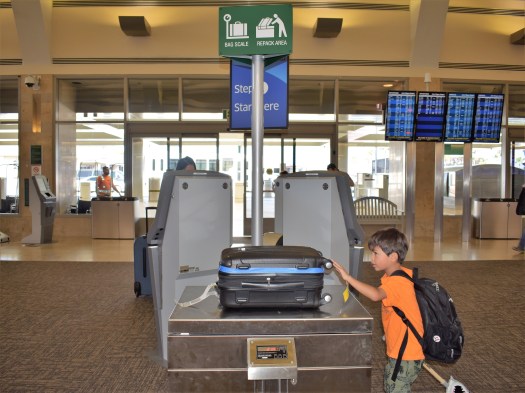 Weigh table with sign